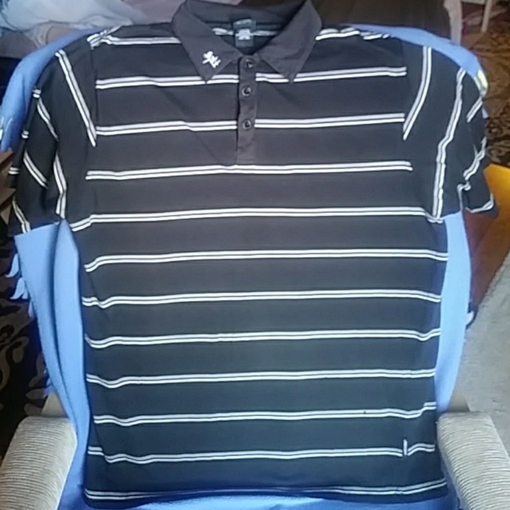 Split 3-button striped polo